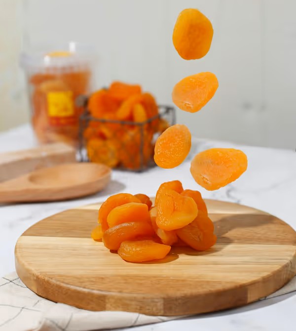 🍑 The Golden Delight: Why Dried Apricots Deserve a Spot in Your Daily Nutrition